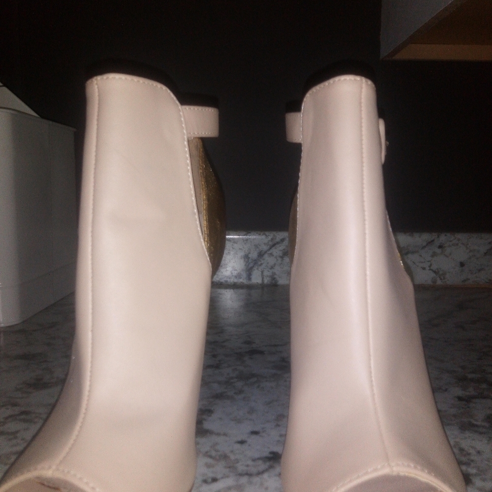 Women's cream and gold heel